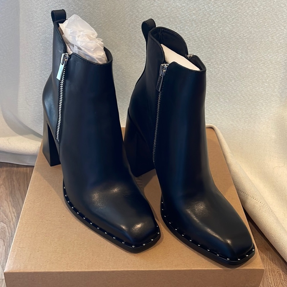 Steve Madden whisper black leather Booties